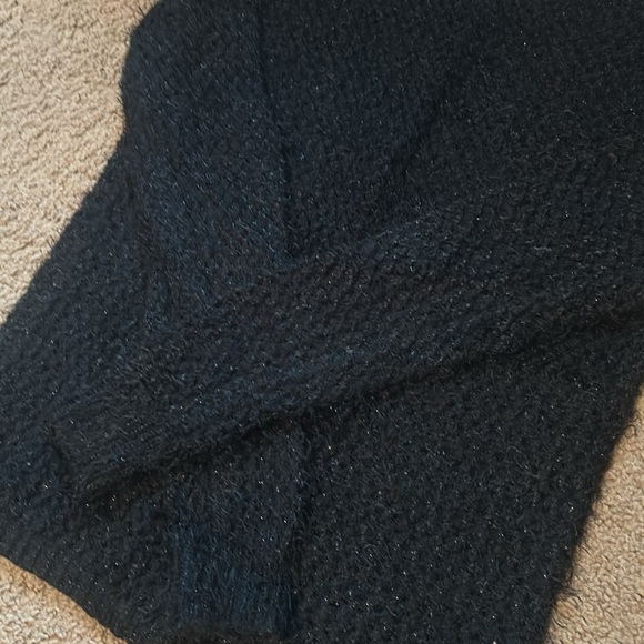 Black fuzzy sweater - Picture 3 of 5